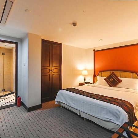 Royal Plaza Hotel Guangzhou Exterior photo