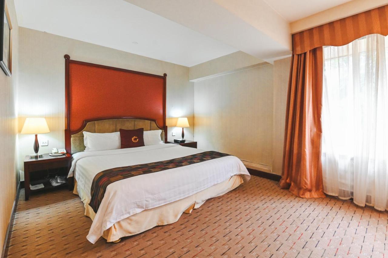 Royal Plaza Hotel Guangzhou Exterior photo