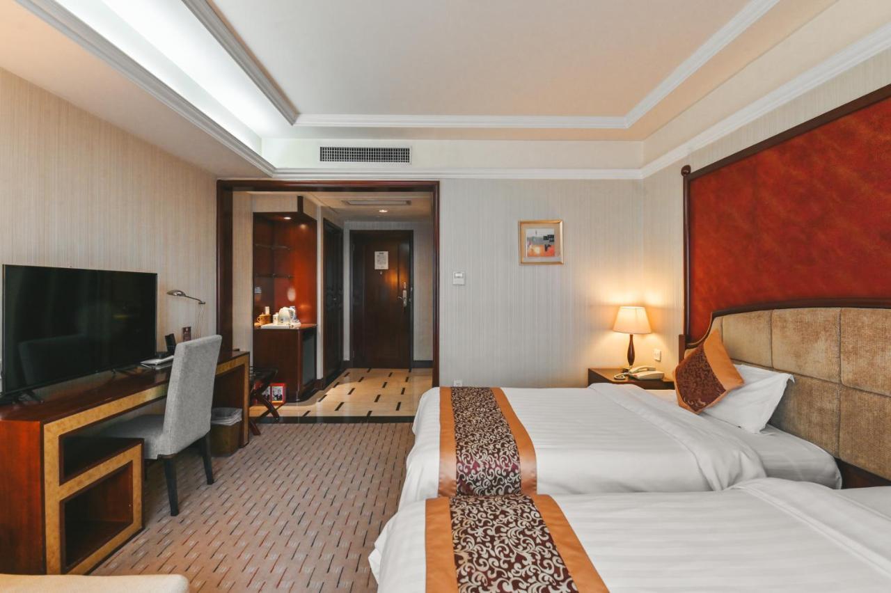 Royal Plaza Hotel Guangzhou Exterior photo