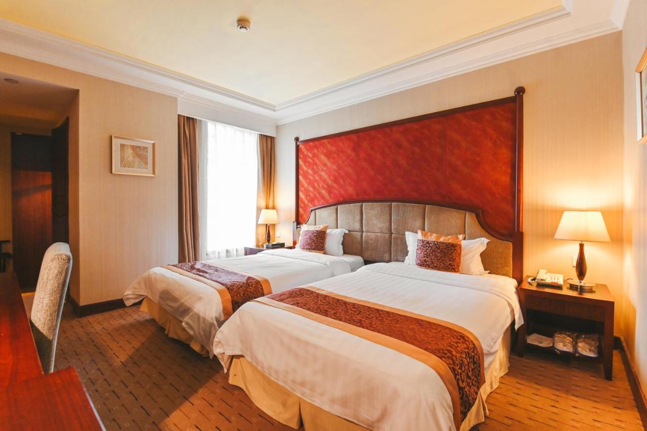 Royal Plaza Hotel Guangzhou Exterior photo