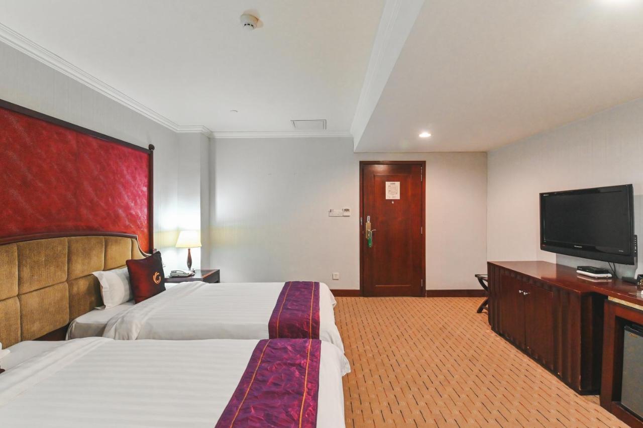 Royal Plaza Hotel Guangzhou Exterior photo