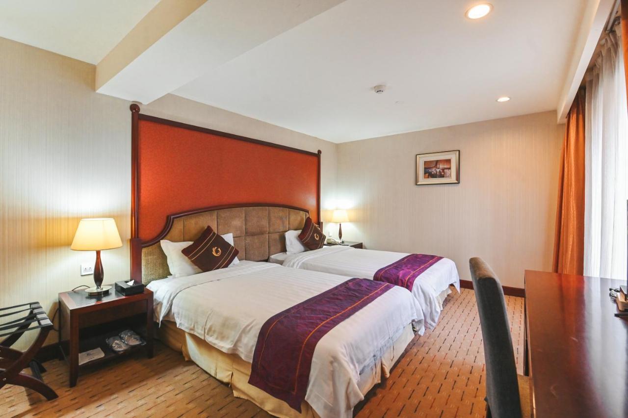 Royal Plaza Hotel Guangzhou Exterior photo