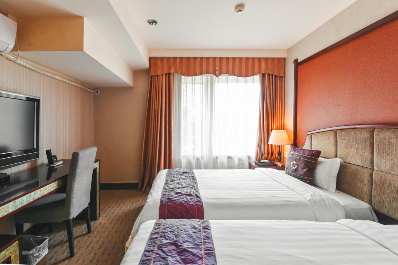 Royal Plaza Hotel Guangzhou Exterior photo