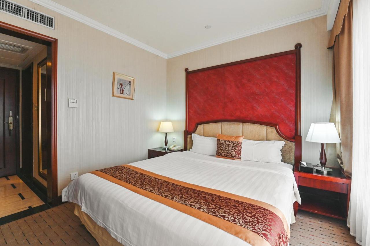 Royal Plaza Hotel Guangzhou Exterior photo