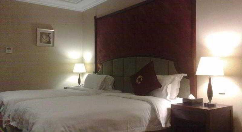 Royal Plaza Hotel Guangzhou Exterior photo