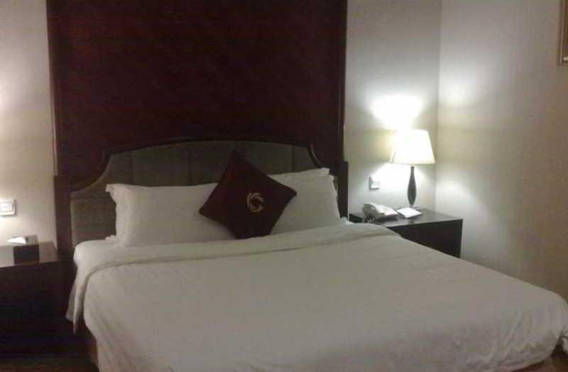 Royal Plaza Hotel Guangzhou Exterior photo